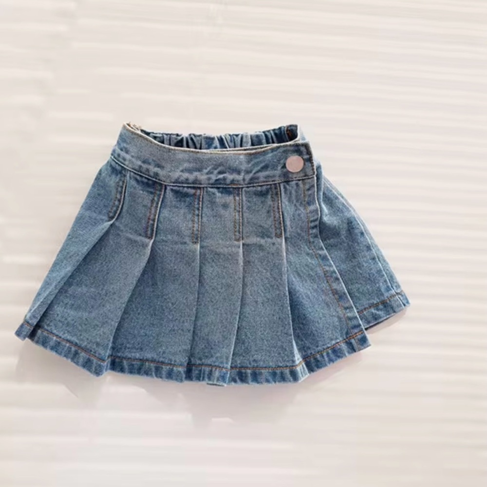 Pleated denim skort.
